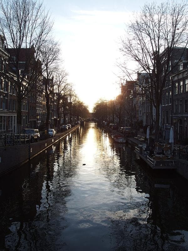Amsterdã clássica num dia