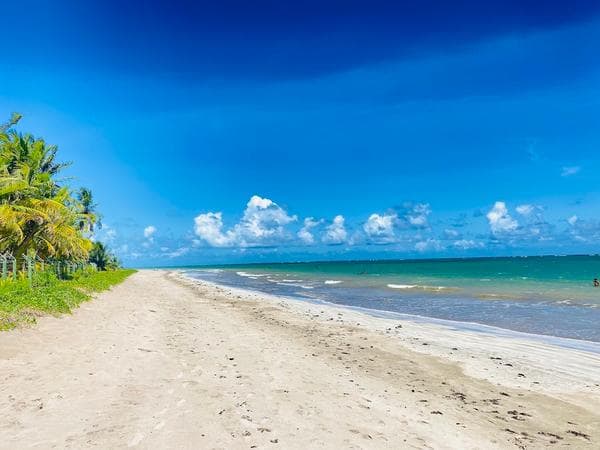 A maré baixa da Praia do Toque