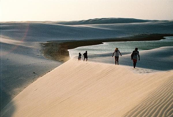 Atins pé na areia